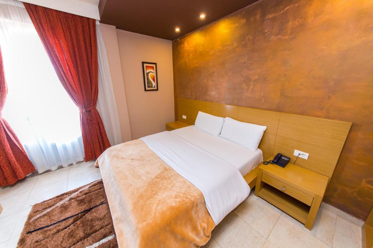 Hotel Denver Tirana Bagian luar foto