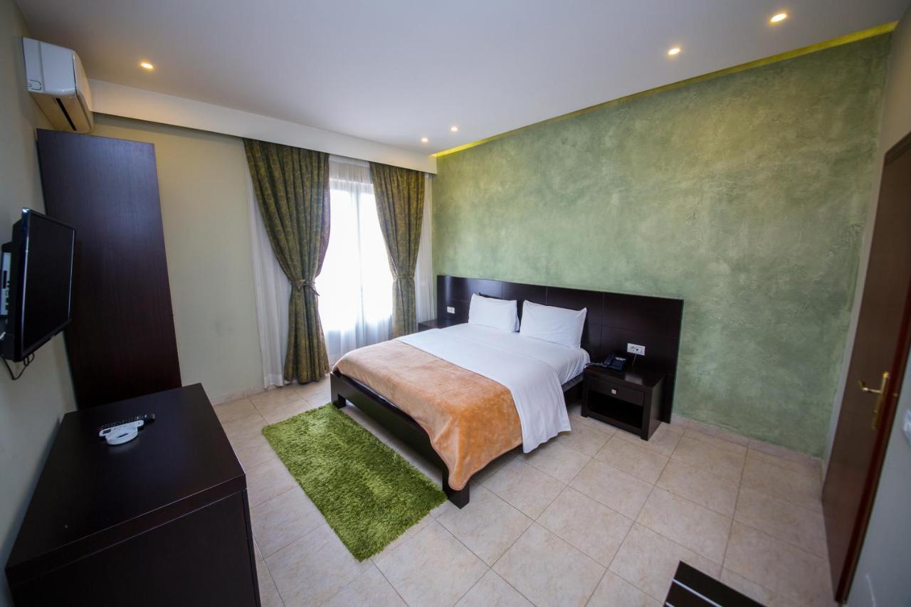 Hotel Denver Tirana Bagian luar foto