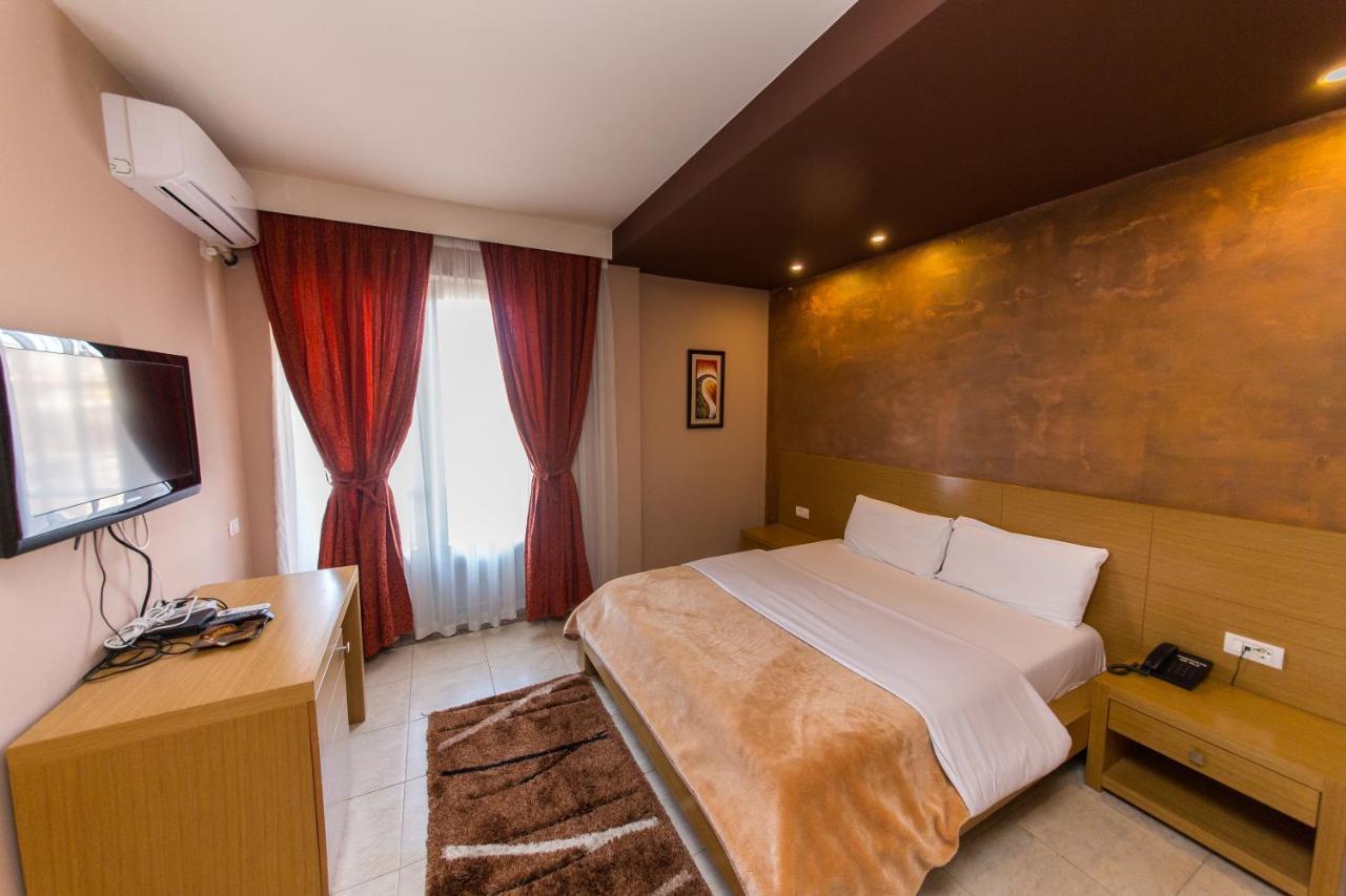 Hotel Denver Tirana Bagian luar foto