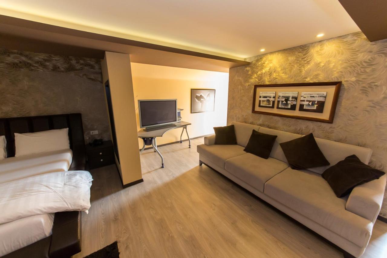 Hotel Denver Tirana Bagian luar foto