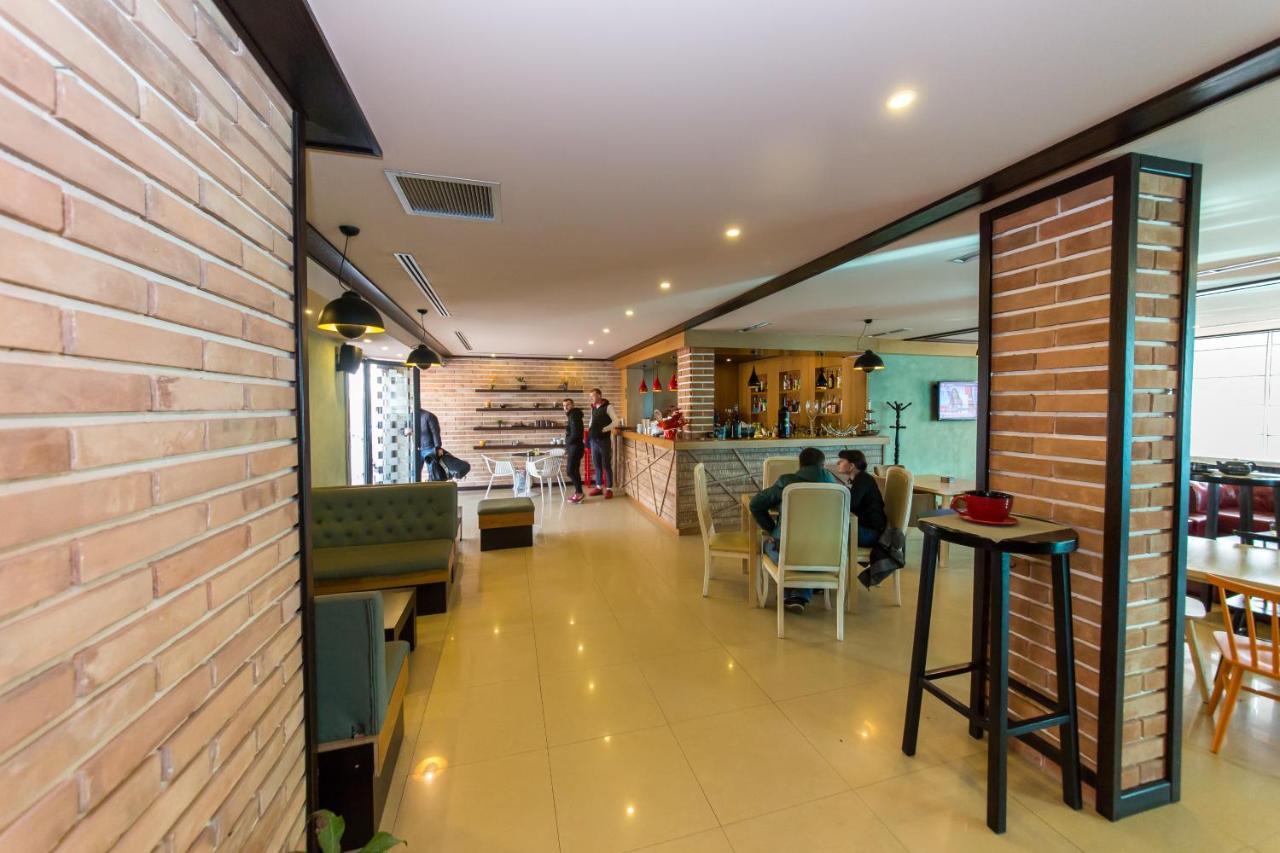 Hotel Denver Tirana Bagian luar foto