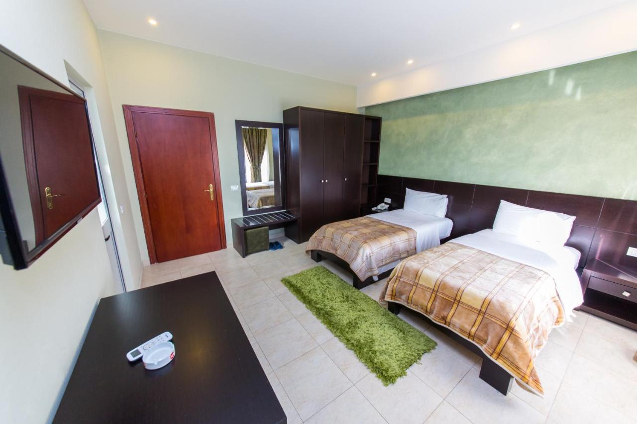 Hotel Denver Tirana Bagian luar foto