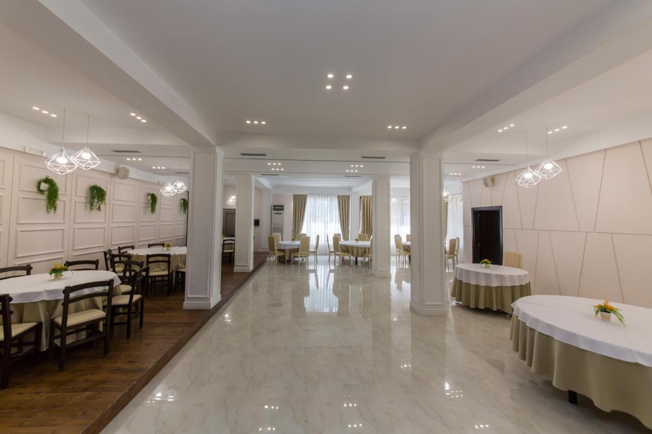 Hotel Denver Tirana Bagian luar foto