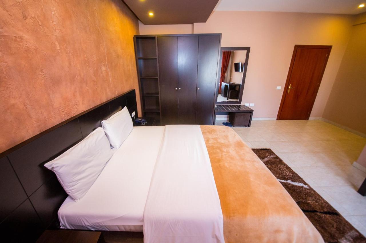 Hotel Denver Tirana Bagian luar foto