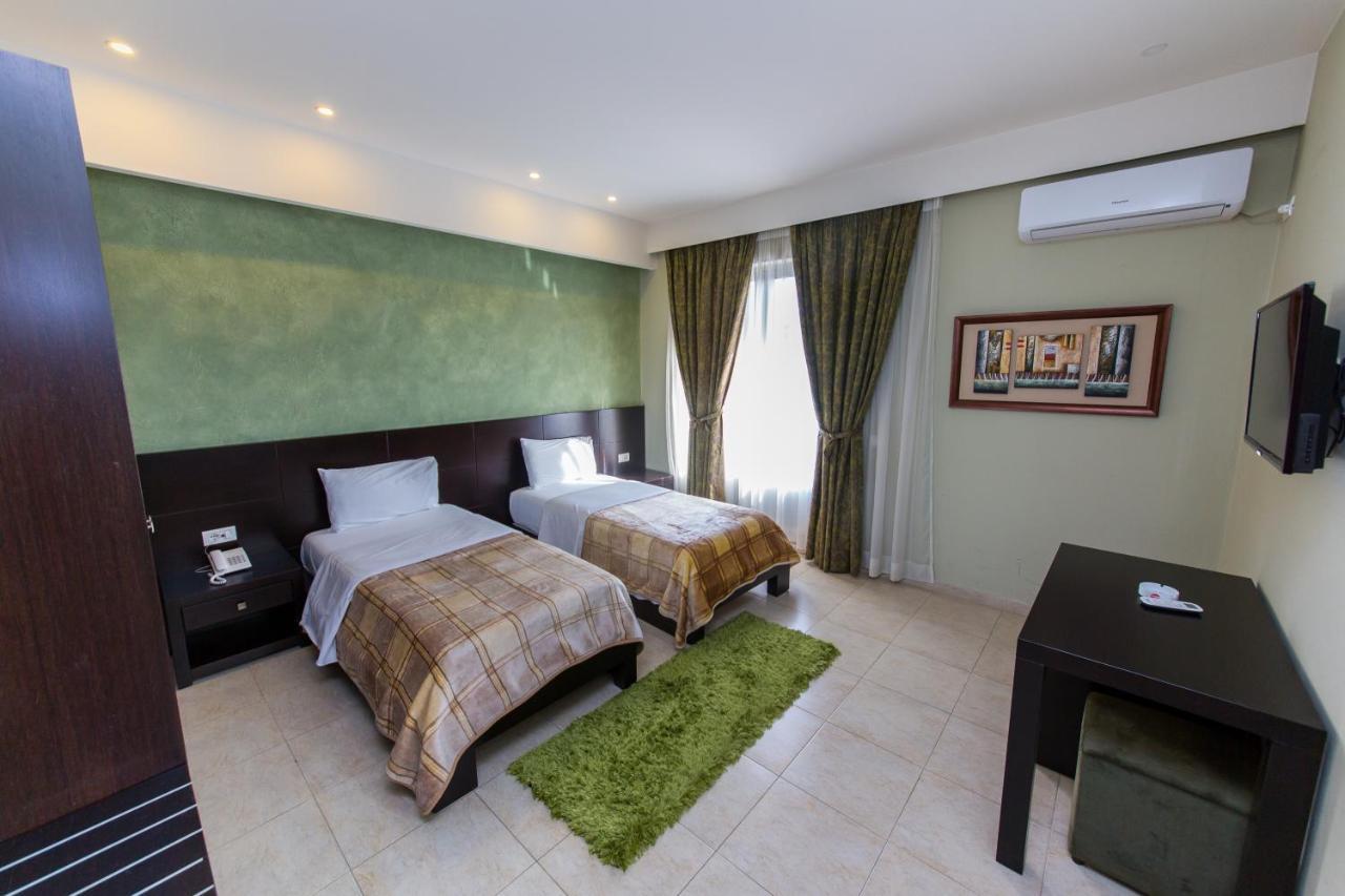 Hotel Denver Tirana Bagian luar foto