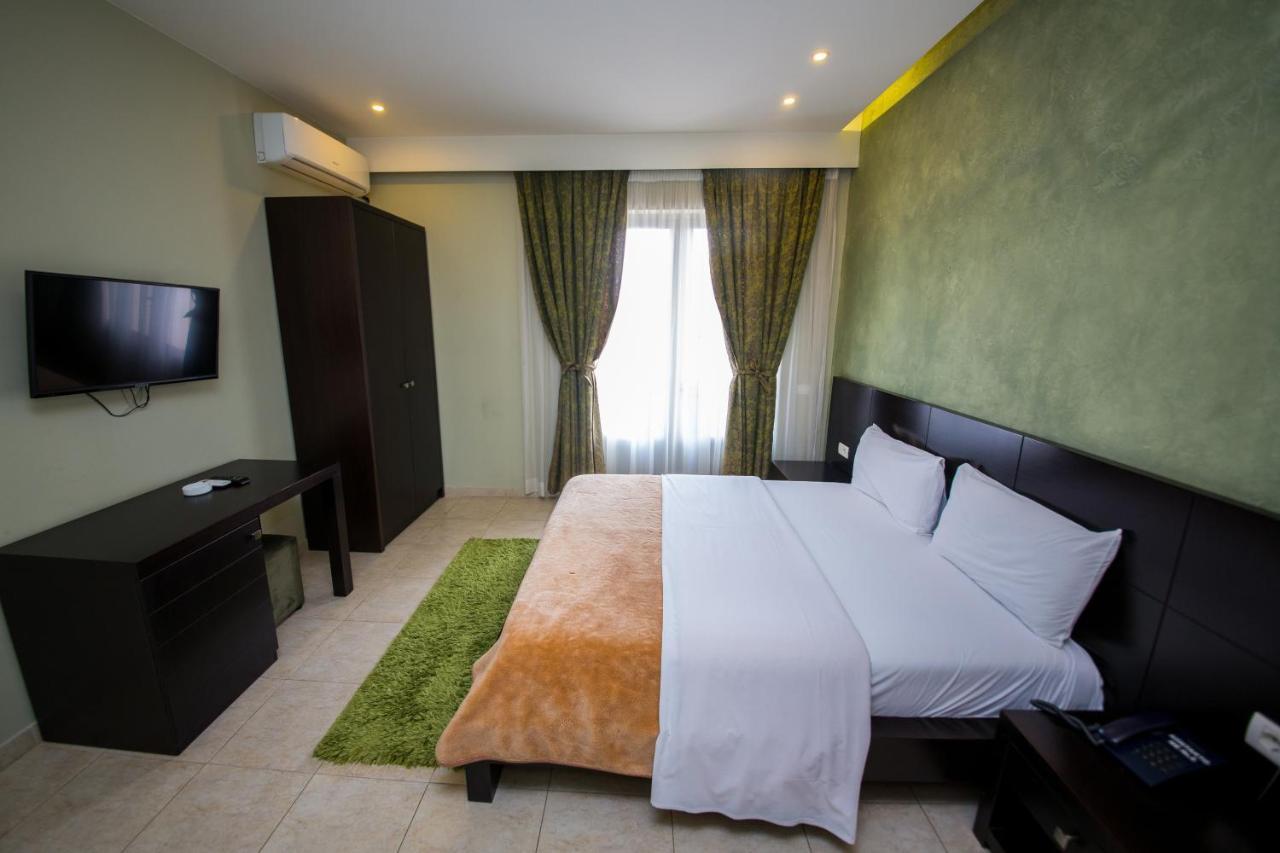 Hotel Denver Tirana Bagian luar foto