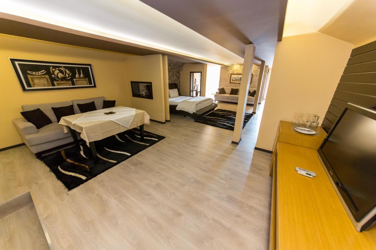 Hotel Denver Tirana Bagian luar foto