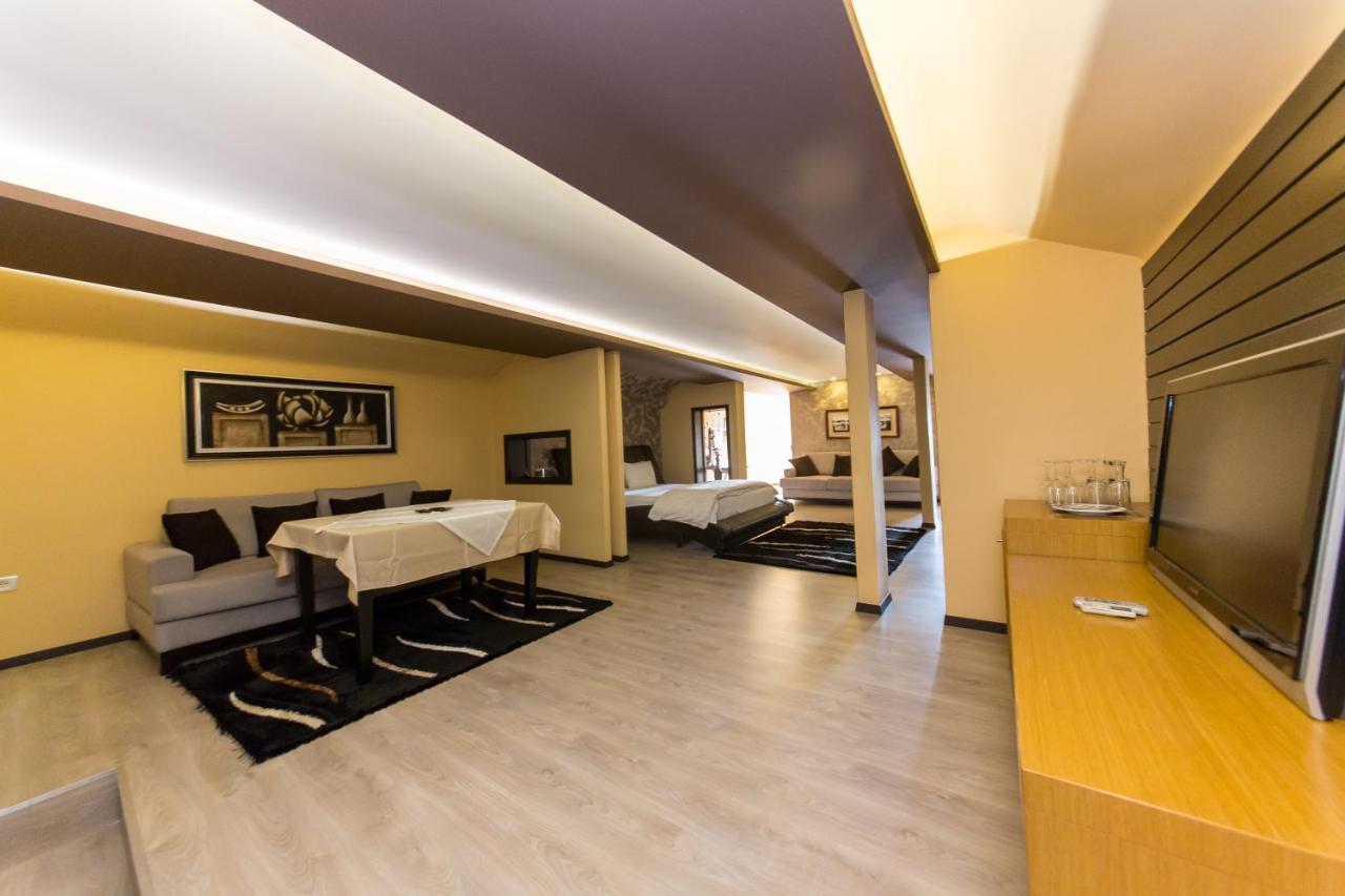 Hotel Denver Tirana Bagian luar foto