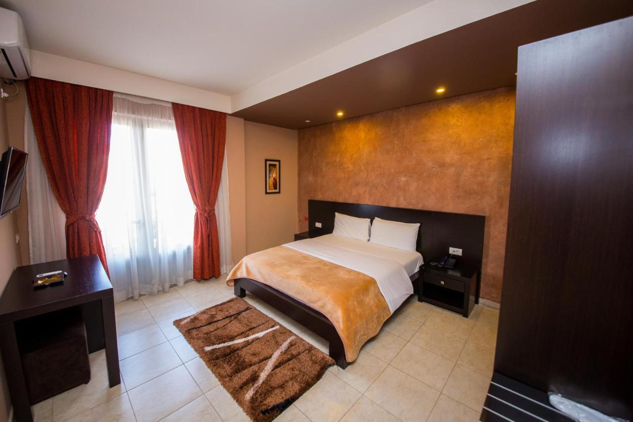 Hotel Denver Tirana Bagian luar foto