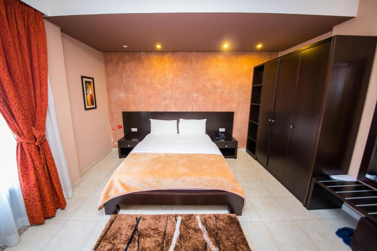 Hotel Denver Tirana Bagian luar foto